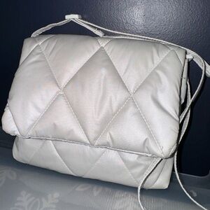 Vera Bradley Ultralight Hipster Puffer Crossbody Quilted shine adjustable GUC